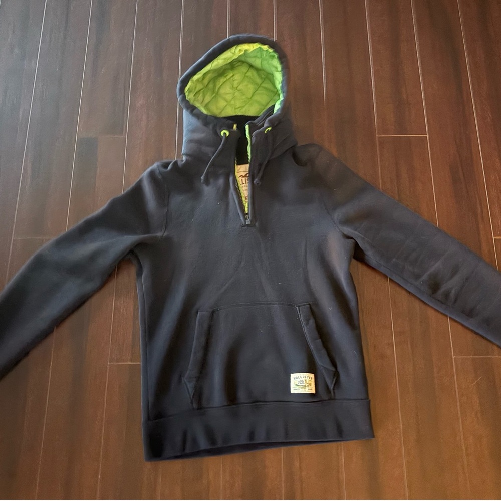 Hollister Navy Hoodie with Lime Green Lining - Men’s XL - LIKE NEW!